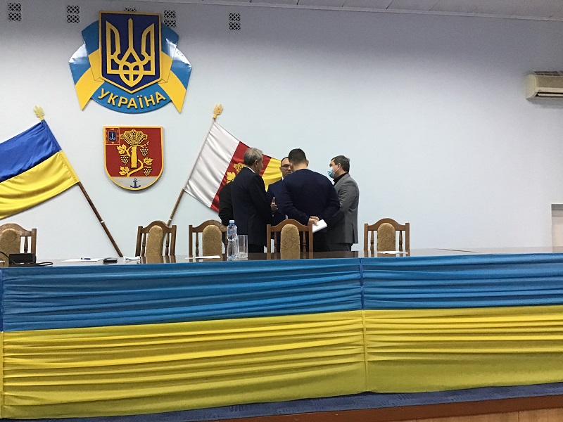 Первая сессия комом: новоизбранные депутаты укрупненного Белгород-Днестровского района пытаясь договориться заседали до поздней ночи
