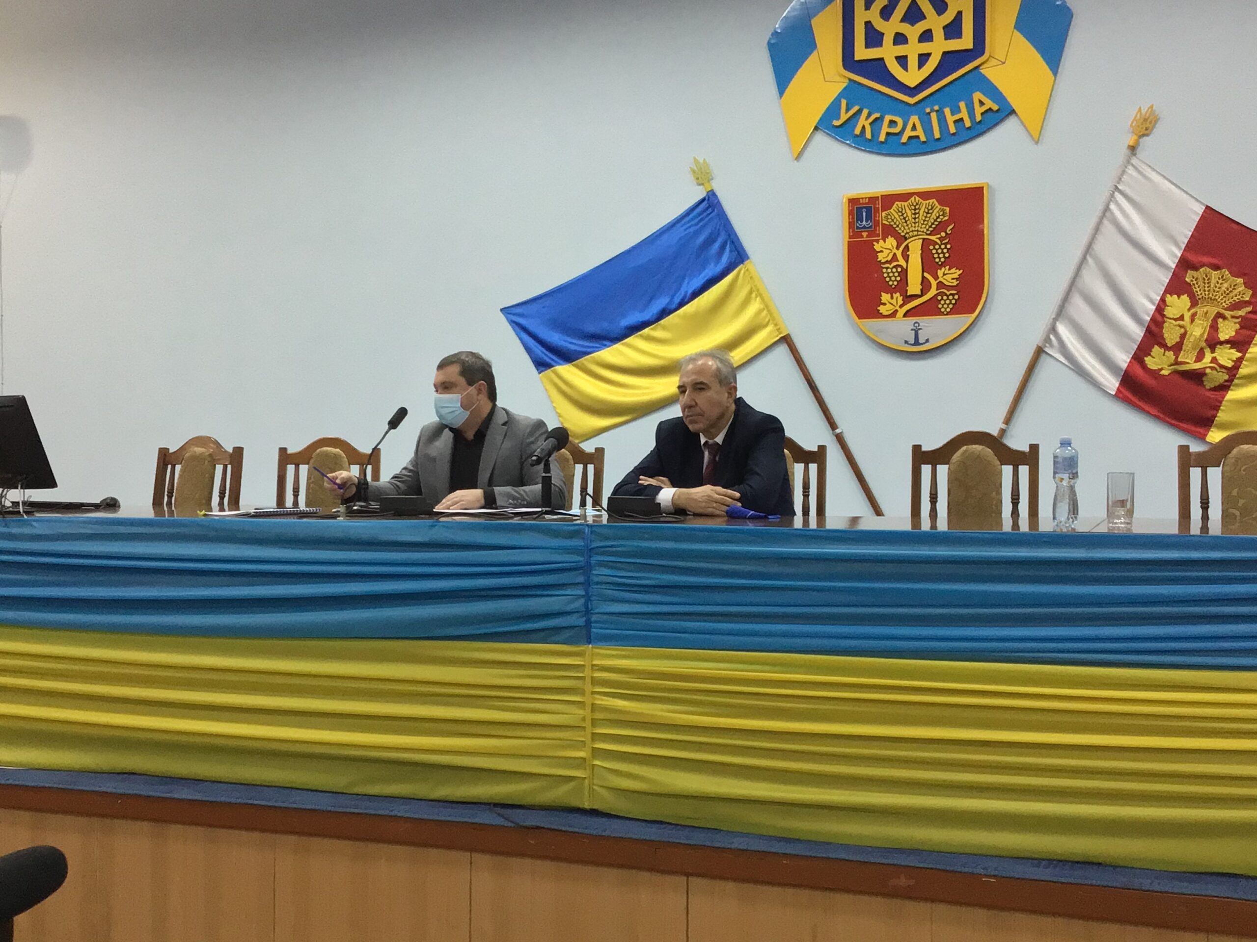 Первая сессия комом: новоизбранные депутаты укрупненного Белгород-Днестровского района пытаясь договориться заседали до поздней ночи