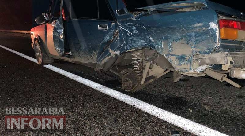 На трассе Одесса-Рены Opel влетел в заглохшую "семерку": одна женщина погибла, трое мужчин пострадали (обновлено)