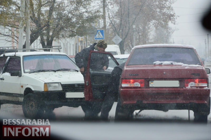 В самом центре Килии не разъехались две "лады"