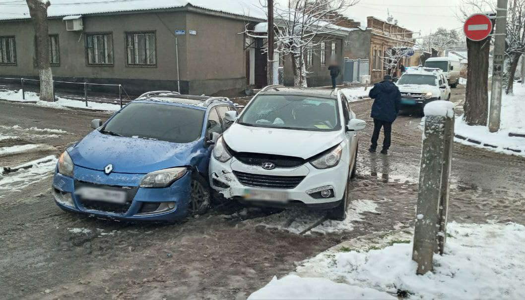 Снежным утром в Измаиле произошло два ДТП