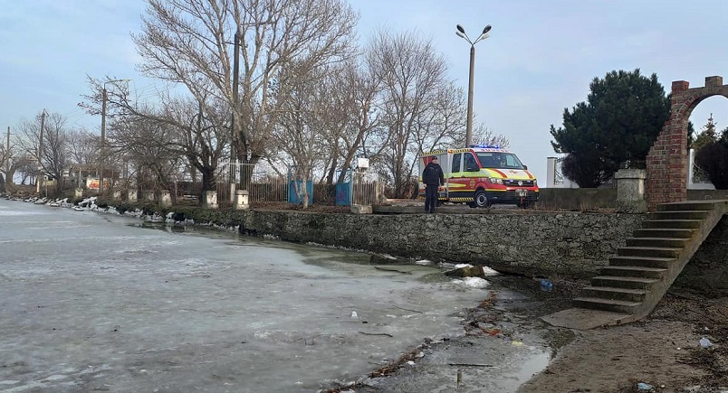 Опасные развлечения: в Аккермане спасатели согнали 15 детей с начавшего таять льда на Днестровском лимане