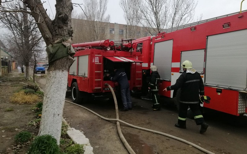 Оставленный включенным в сеть удлинитель стал причиной пожара в недострое в общем дворе Аккермана