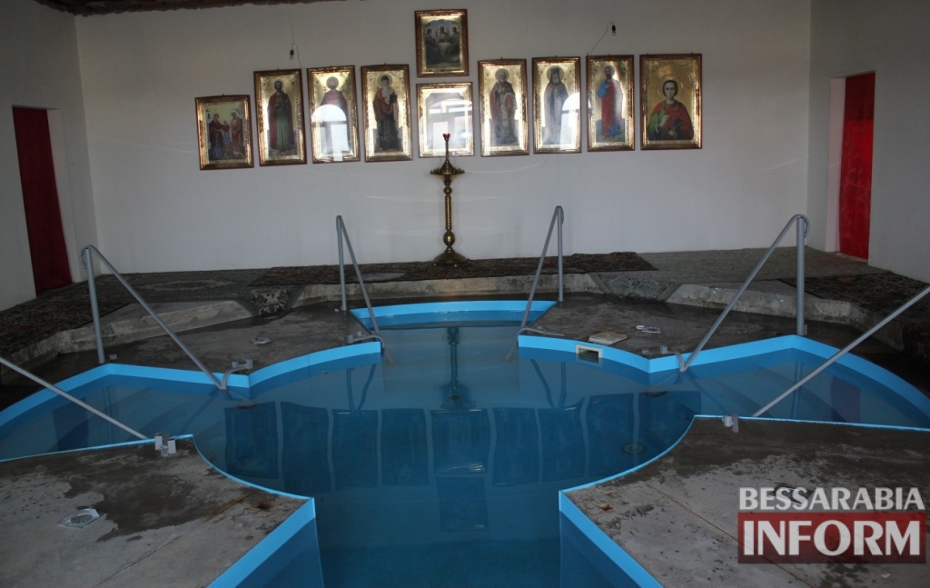 Мороз 12 градусов в Измаиле не отменил Крещенское купание (ФОТОРЕПОРТАЖ)
