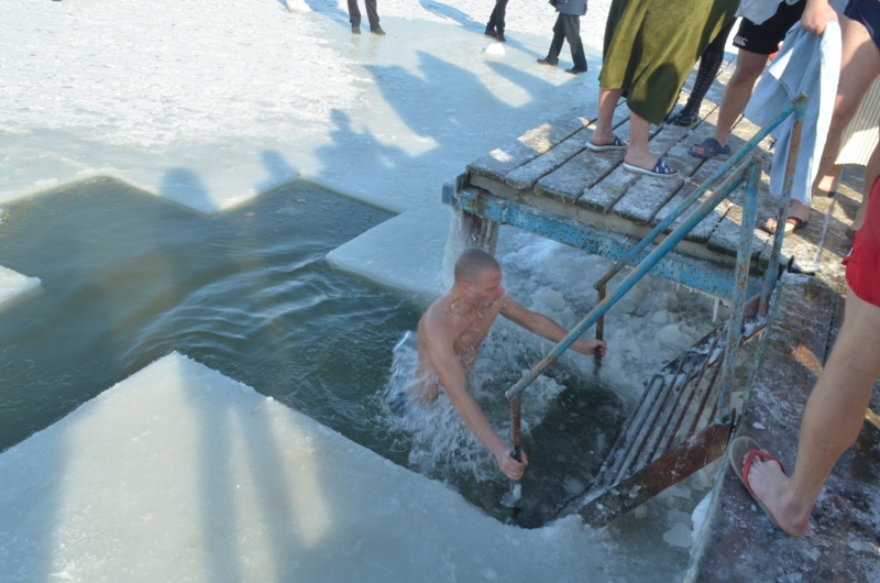 Аккерманцы окунулись на воде Днестровского лимана (фоторепортаж)