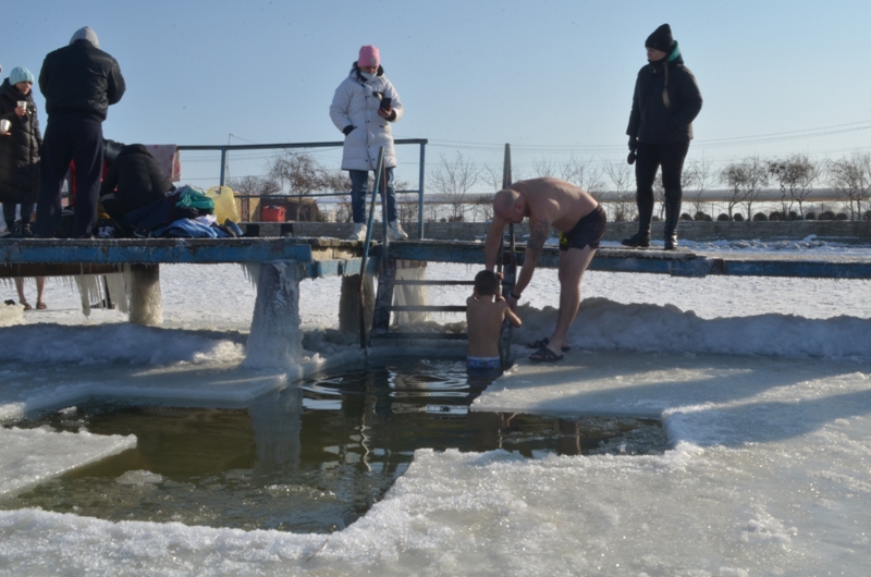 Аккерманцы окунулись на воде Днестровского лимана (фоторепортаж)