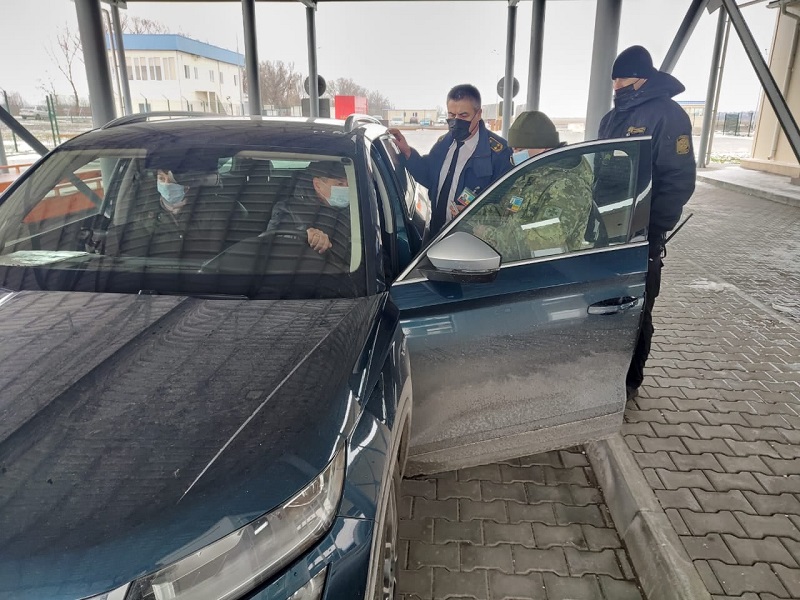 В Орловке через Дунай переправили первый легковой автомобиль: кто может воспользоваться переправой
