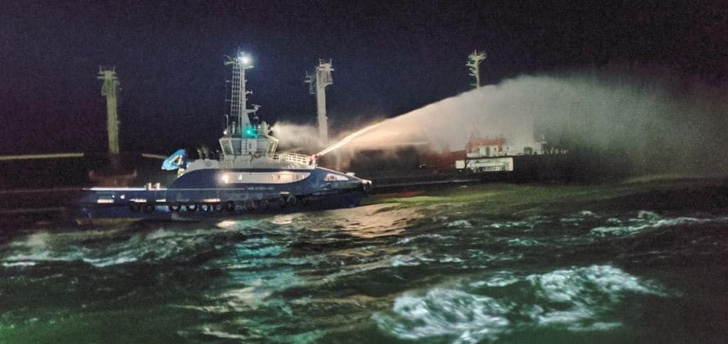 В Черном море близ Очакова горит судно «PRINCE 4». Экипаж борется с огнём (ФОТО)