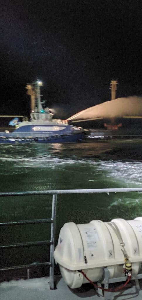 В Черном море у Очакова горит судно «PRINCE 4». Экипаж борется с огнем (ФОТО)