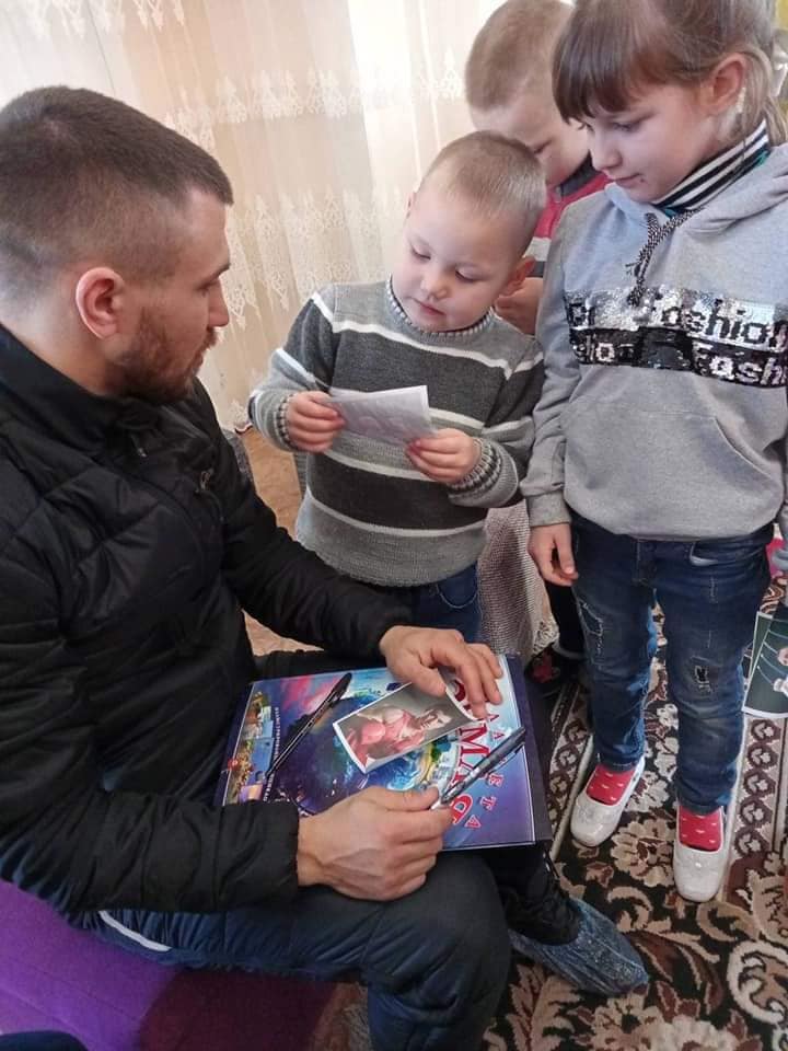 Василий Ломаченко посетил Центр реабилитации детей в Белгороде-Днестровском