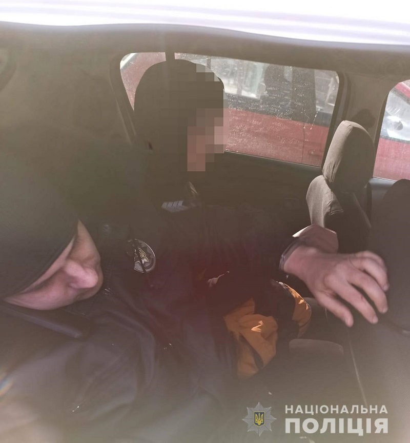 В Аккермане задержали 18-летнего юношу, который на улице вырвал телефон у подростка