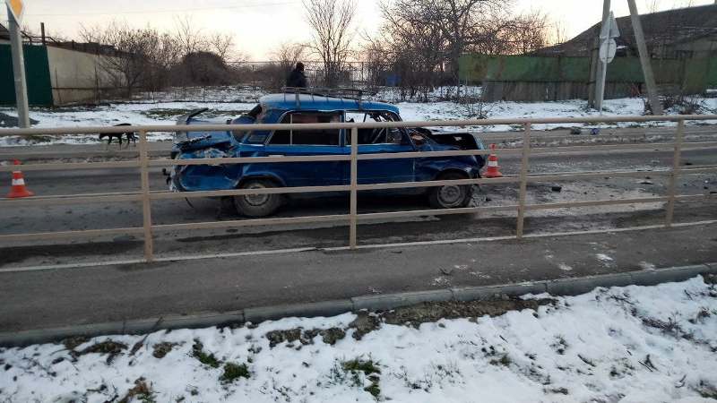 В Измаиле водитель снес забор и перевернул автомобиль.