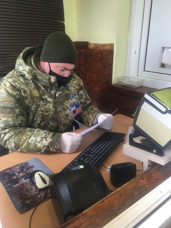 "Гости из будущего": молдаване пытались пересечь украинскую границу с поддельными ПЦР-тестами