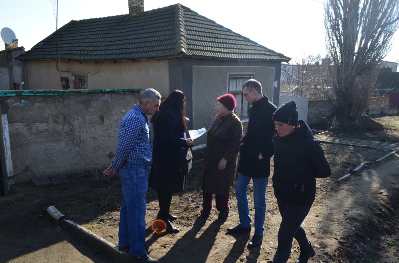 У дома жительницы улицы Шабской начали укладку тротуара: как будут решать проблему затоплений, из-за которых пострадала аккерманка
