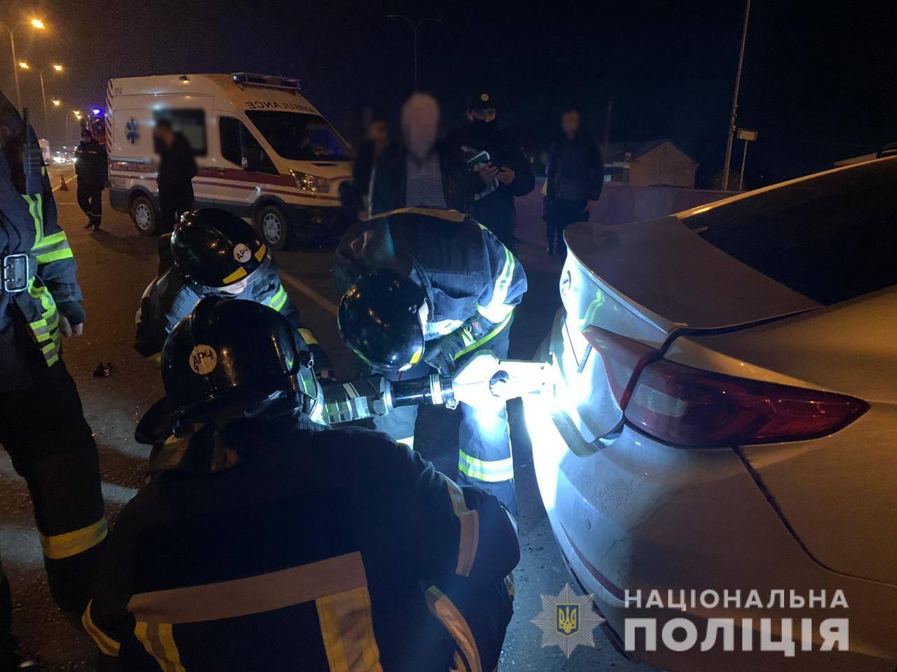 Под Одессой произошло ДТП с участием автомобиля патрульных. Один человек погиб, еще трое пострадали