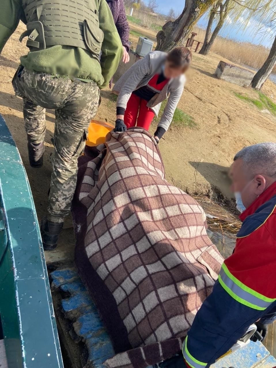 В Одесской области пограничники спасли жизнь жителю Молдовы, который попал в беду в водах лимана