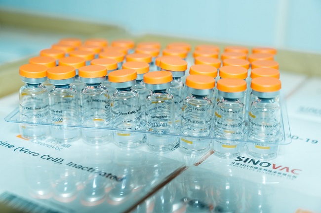 Китайская вакцина CoronaVac прибыла в Одесскую область: сколько доз получено и кого будут прививать