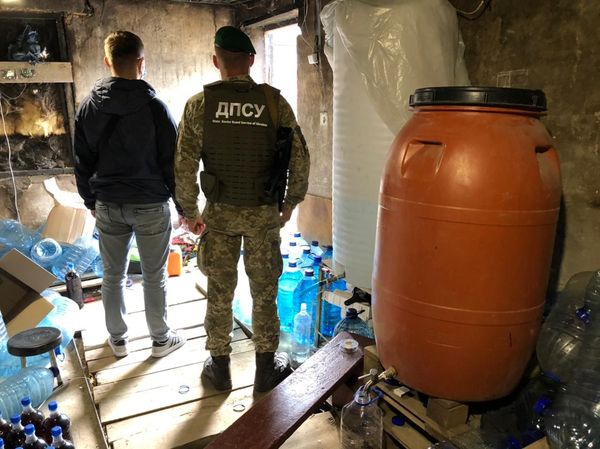 В Рене пограничники обнаружили тысячи литров контрафактного алкоголя