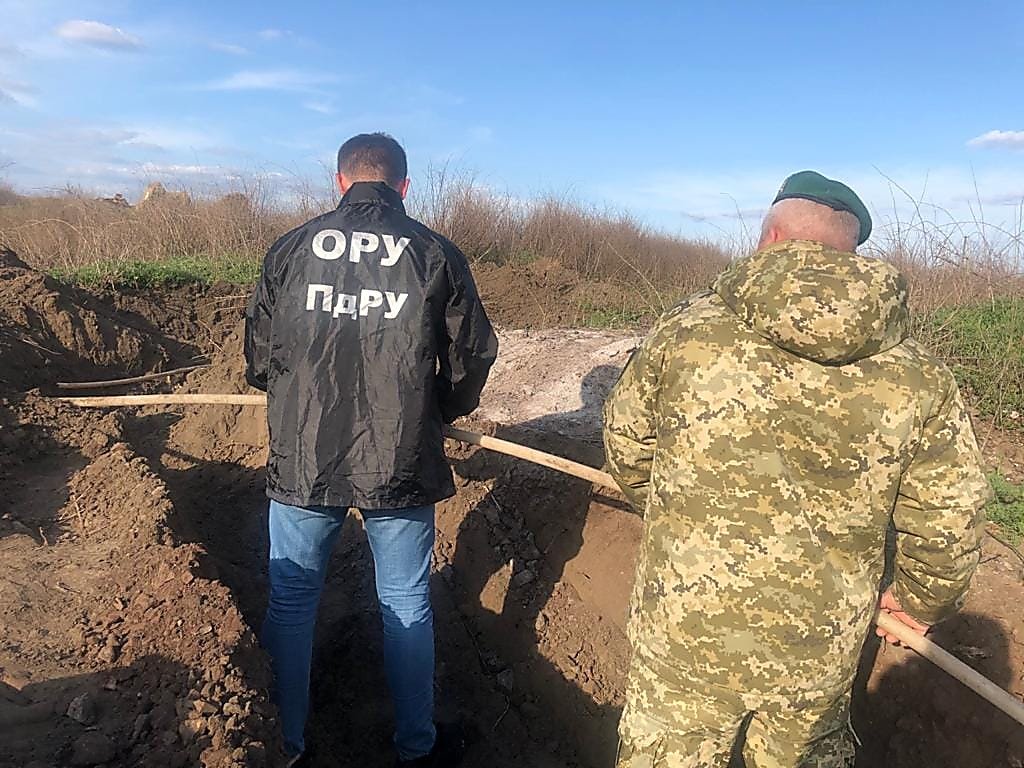 Пограничники нашли подземный спиртопровод на границе с Молдовой