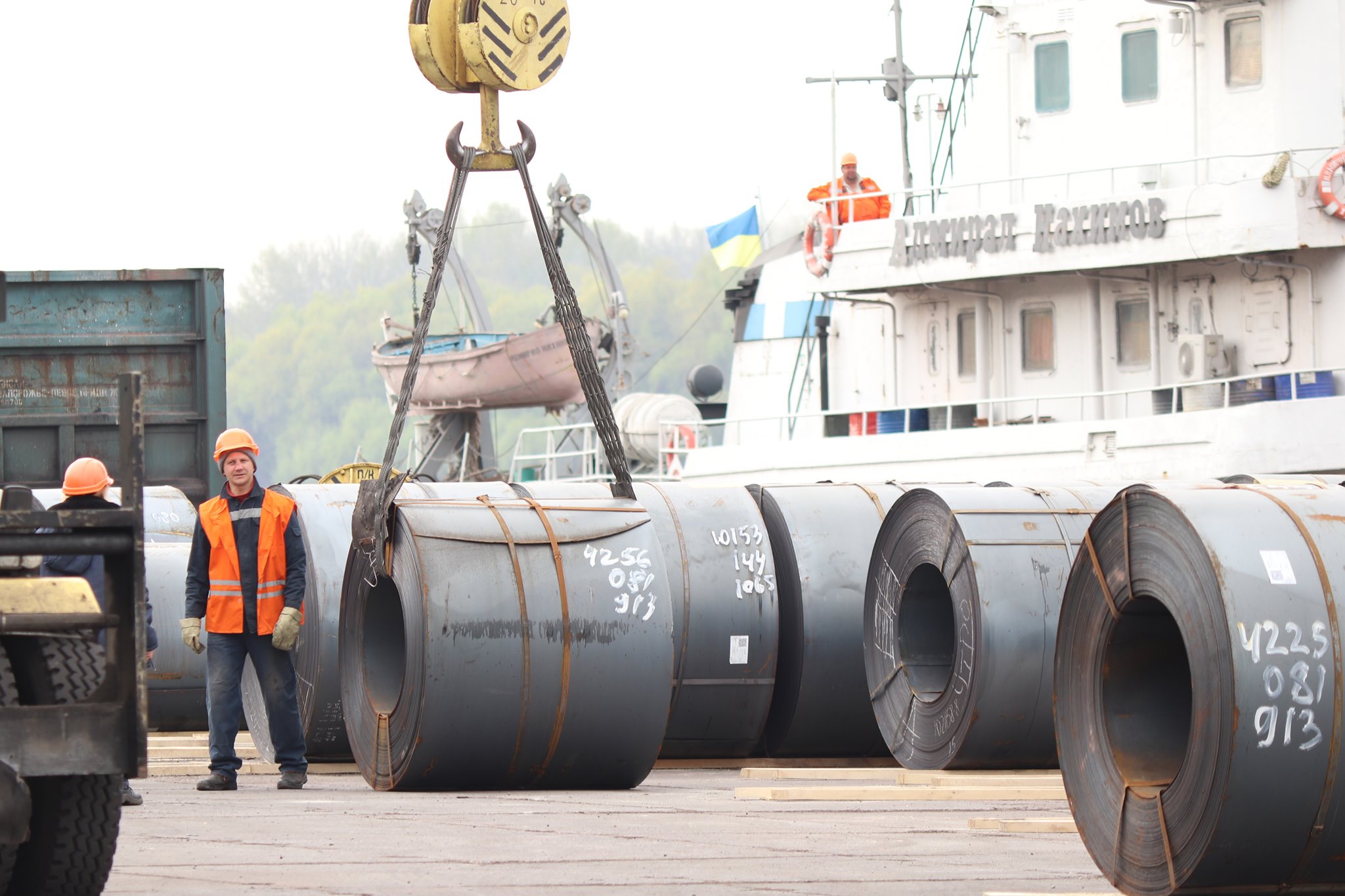 В Измаильском порту впервые разгрузили баржу грузоподъемностью свыше 5 тысяч тонн