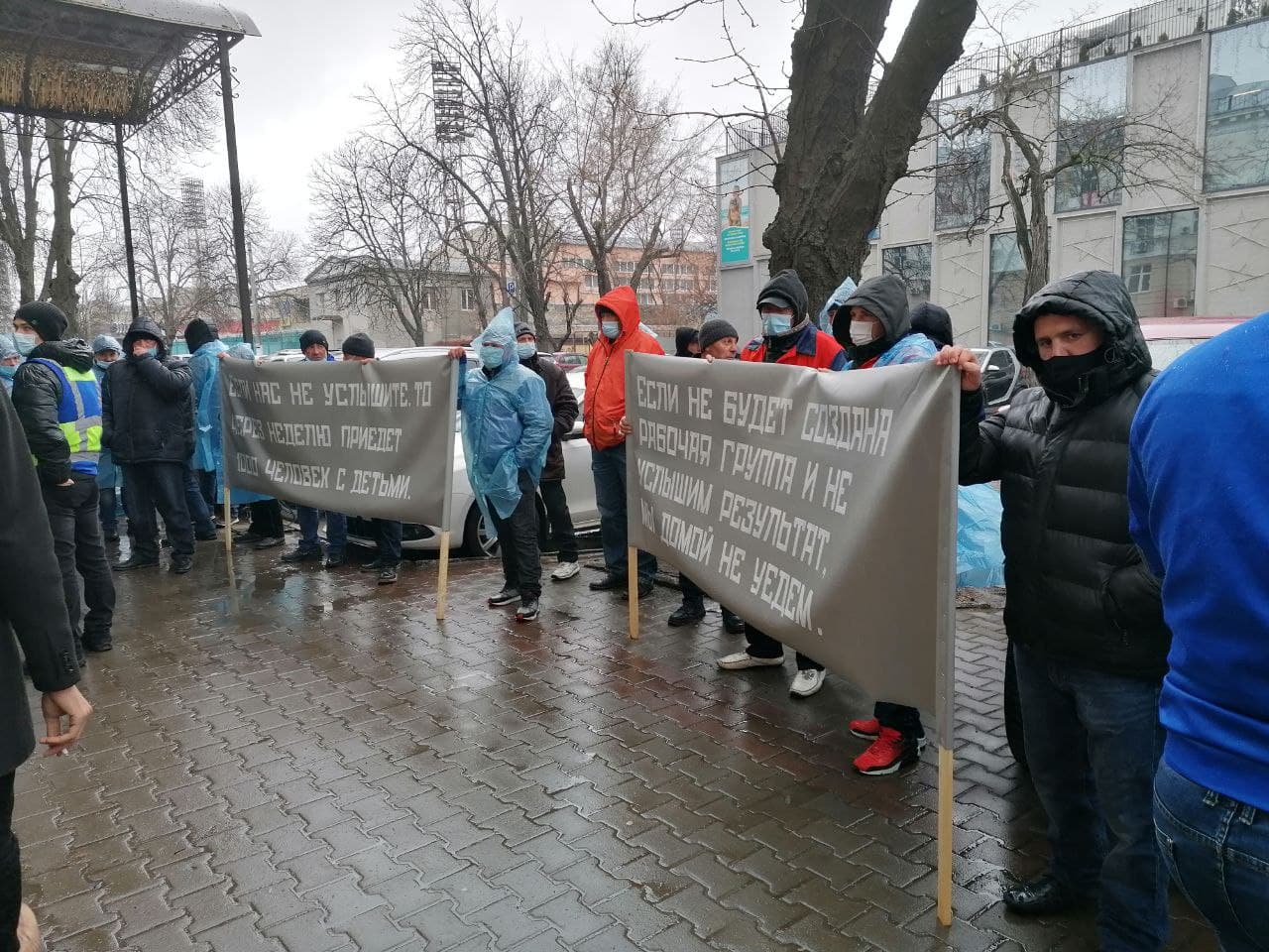 Сотрудники измаильского масложира митинговали в Одессе с требованием отменить штраф в 180 млн