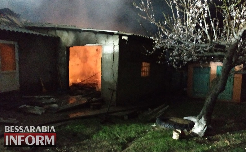 Утеплились камышом: сильный пожар оставил без крыши над головой многодетную семью в Белгород-Днестровском районе