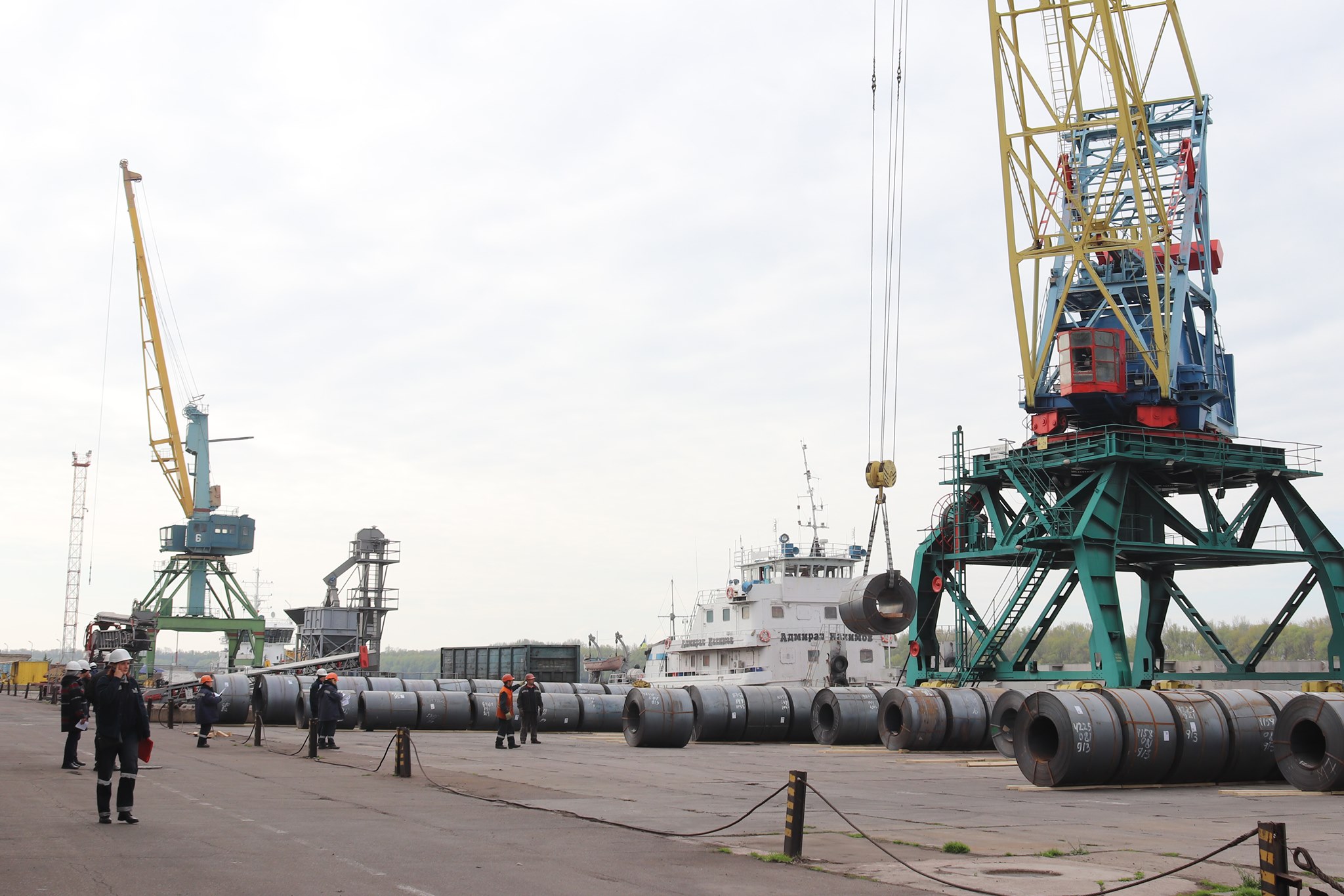 В Измаильском порту впервые разгрузили баржу грузоподъемностью свыше 5 тысяч тонн