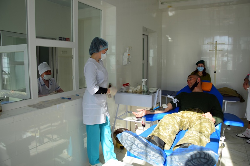 Почти пятьдесят пограничников Измаильского отряда в день сдали кровь в медицинских учреждениях Измаильского и Болградского районов