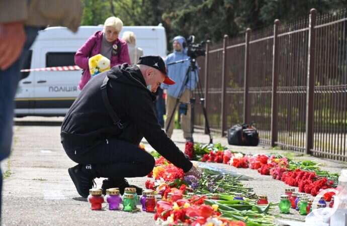 Годовщина трагедии 2 мая в Одессе: на Куликовом поле возложили цветы.