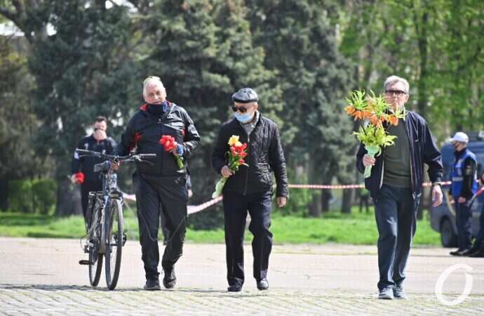 Годовщина трагедии 2 мая в Одессе: на Куликовом поле возложили цветы.