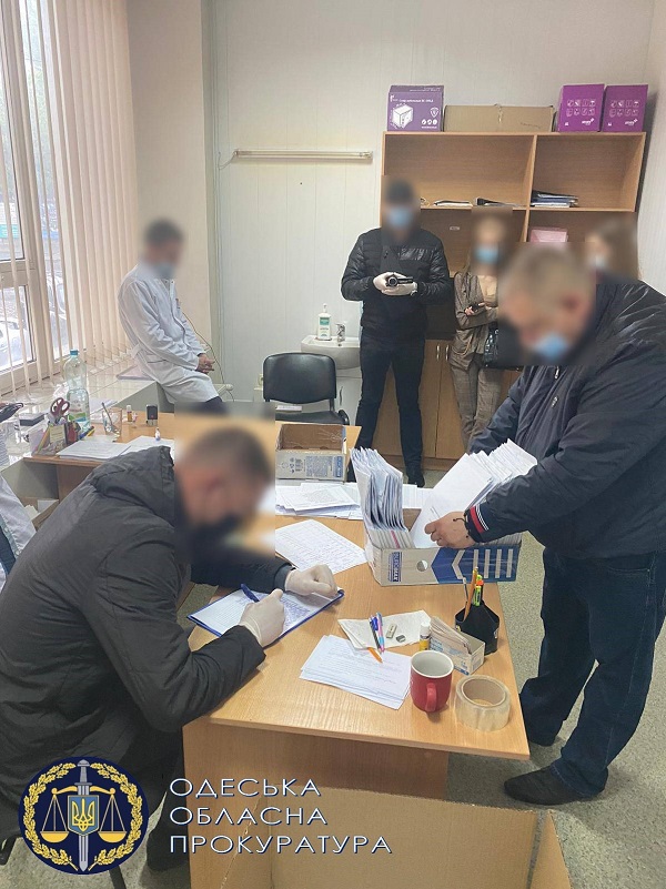 В Одессе врачи частной клиники торговали рецептами на наркотики