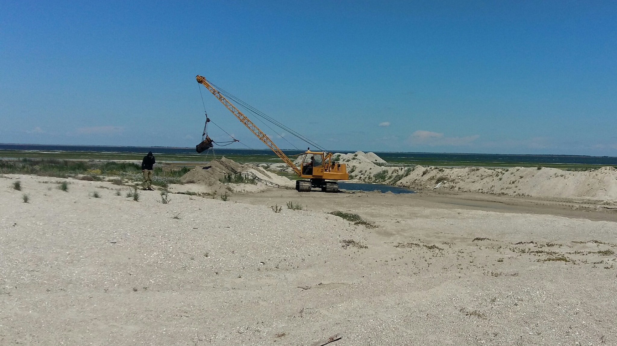 Полиция "возбудилась" из-за возобновления водобмена между Черным морем и Тузловскими лиманами, но не замечает непонятную многокилометровую канаву вокруг курорта Рассейка