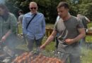 В честь профессионального праздника Зеленский пригласил журналистов на пикник с шашлыками (фото)