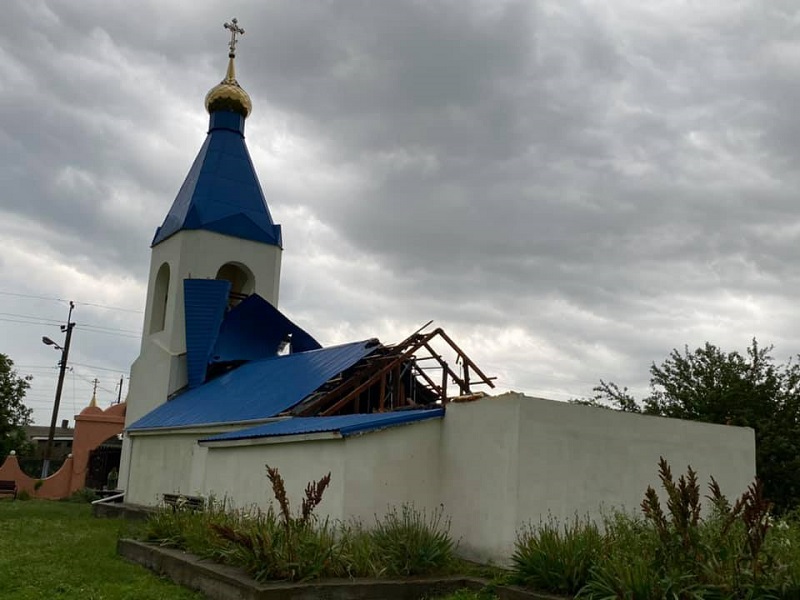 Ураганный ветер сорвал купол и крышу с церкви в селе Белгород-Днестровского района.