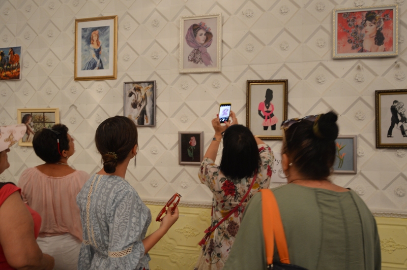 Когда творит душа: в Килии торжественно открылась выставка Любови Машлевской, которая вышивает, не имея рук