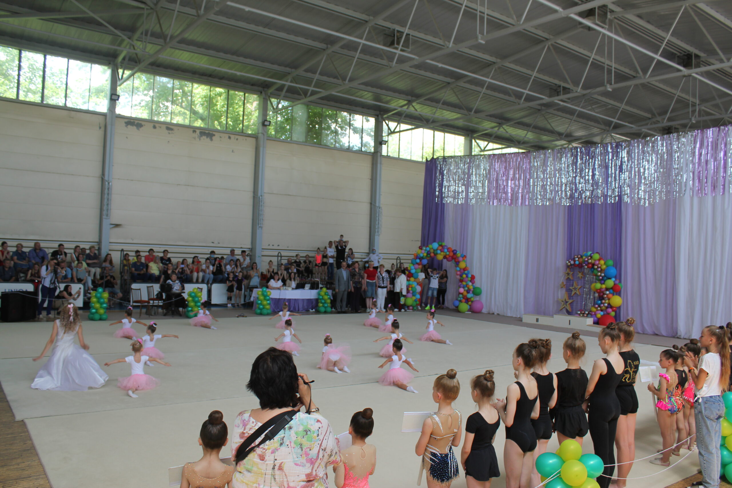 В Измаиле стартовал турнир по художественной гимнастике, на который приехали и участники из ближнего зарубежья.