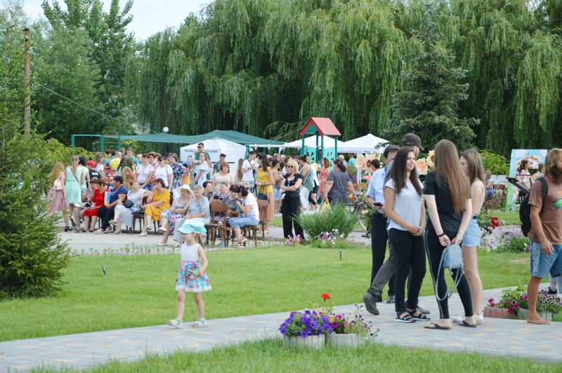 Бессарабская "клубничная столица" Украины отгуляла 126-й День рождения