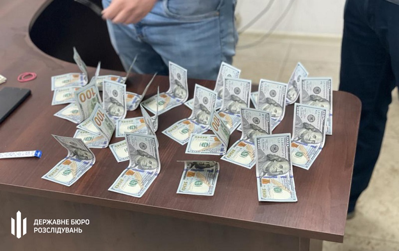 ГБР подозревает председателя Белгород-Днестровского горрайонного суда в мошенничестве. Его возможного сообщника-адвоката задержали на "горячем"