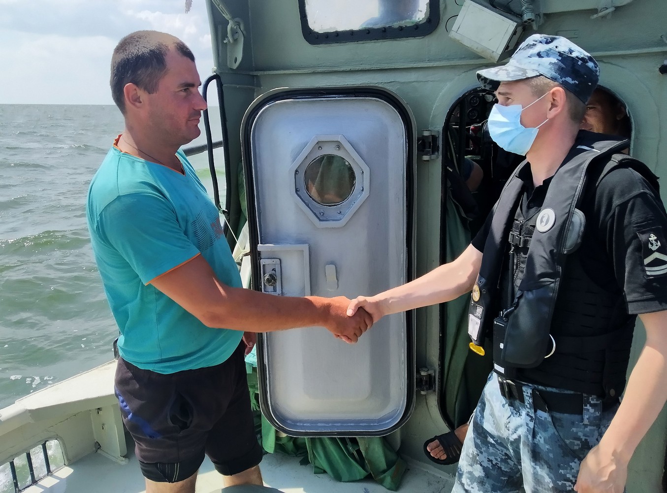 В Госпогранслужбе рассказали подробности спасения украинских рыбаков в Черном море и о "помощи" России.