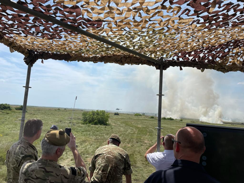 Бойцы пограничной комендатуры Белгород-Днестровского погранотряда принимают участие в украинско-британских военных учениях.