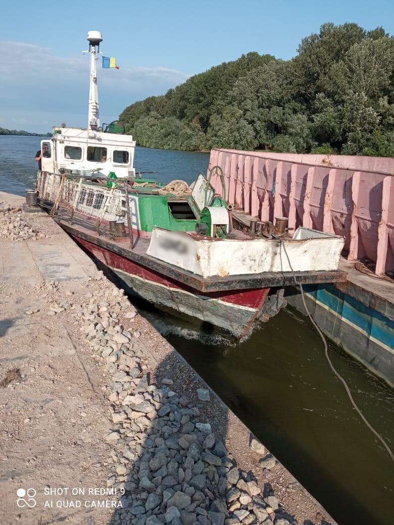 Дунай попутал: румынский "толкач" нарушил границу, зайдя во внутренние воды Украины