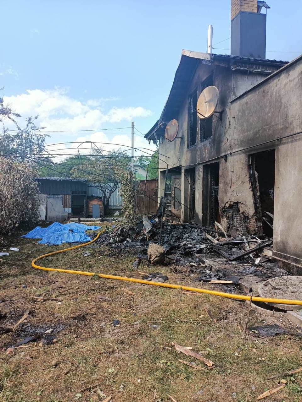 В Ивано-Франковской области на жилой дом упал самолет: погибли четыре человека