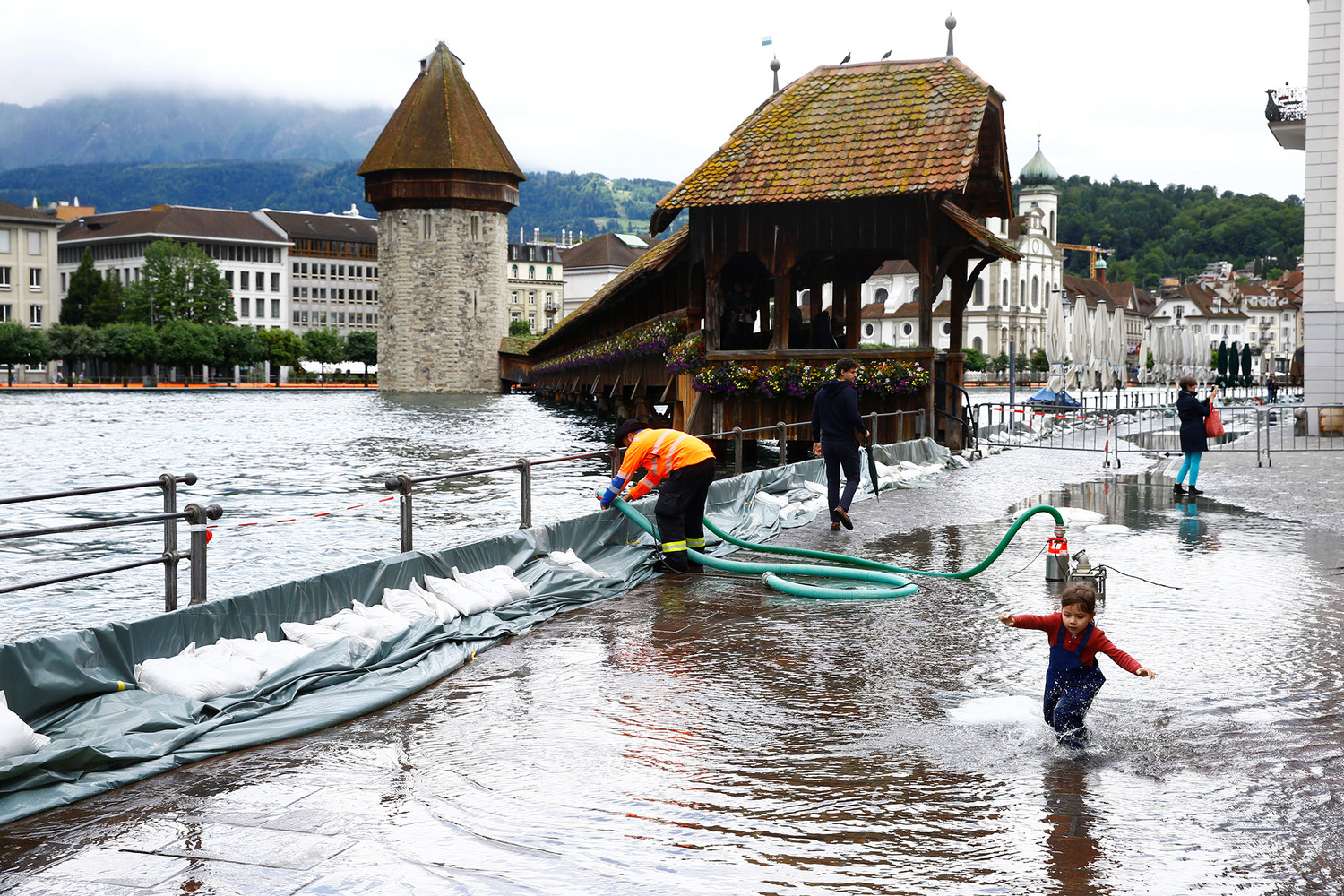 Последствия наводнения в Европе, от которых уже погибло более сотни людей: шокирующий фоторепортаж