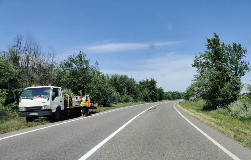 В Измаильском районе на автодороге М-15 наносят и восстанавливают дорожную разметку