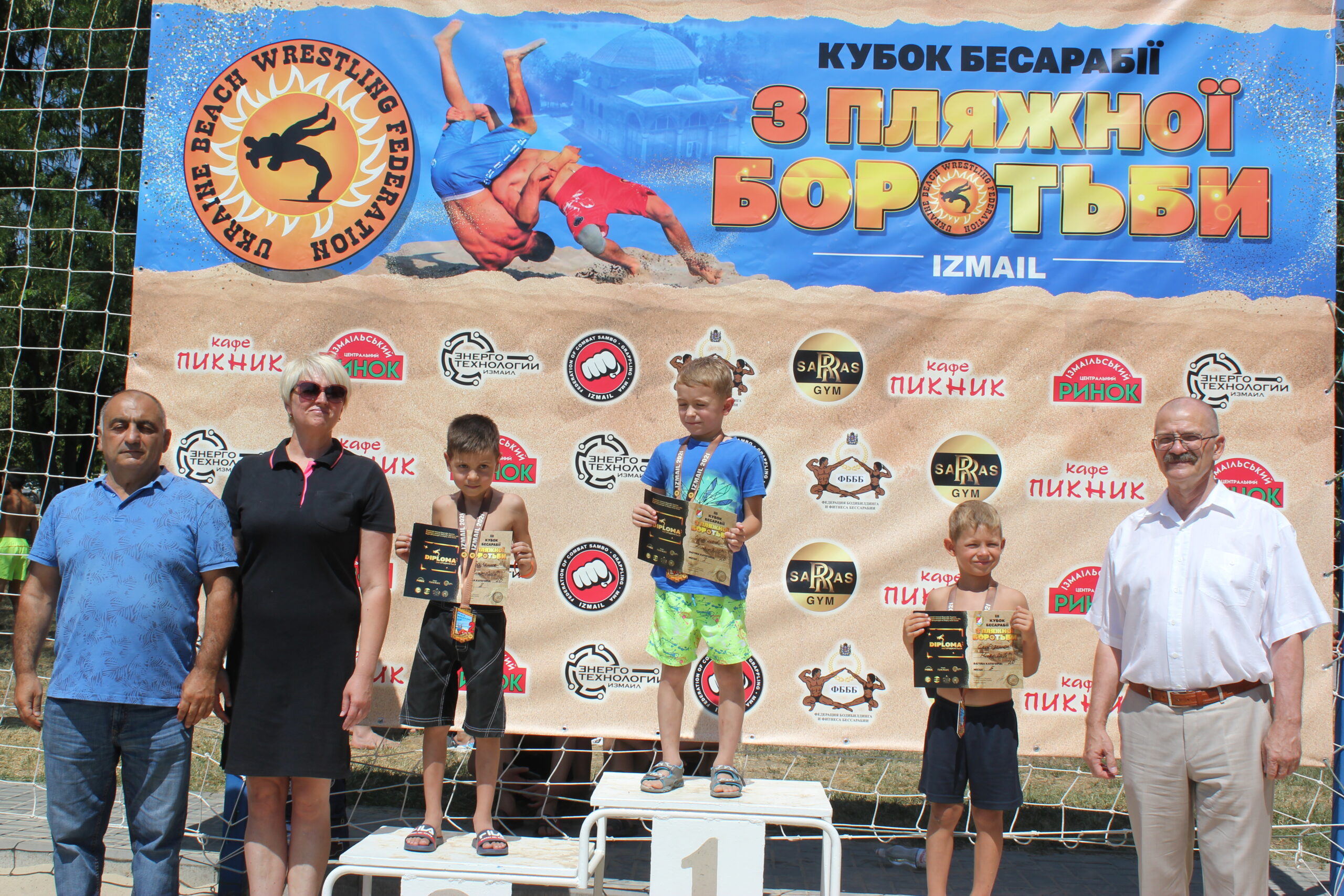 В Измаиле прошел 3-й Кубок Бессарабии по пляжной борьбе. Город занял первое командное место (фото)
