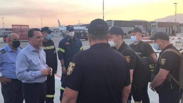 Украинские спасатели прибыли в Грецию для тушения лесных пожаров