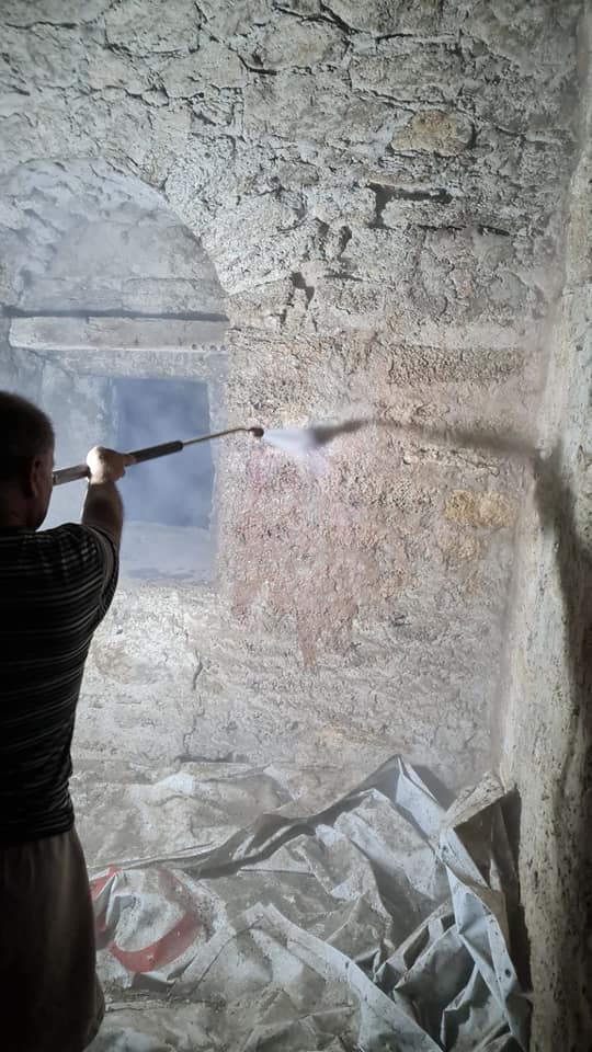 В Аккерманской крепости отмывают от граффити башню Пушкина