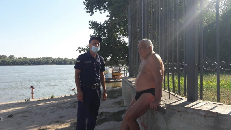 В Измаиле спасатели провели очередной рейд на стихийном пляже, призывая НЕ купаться в Дунае