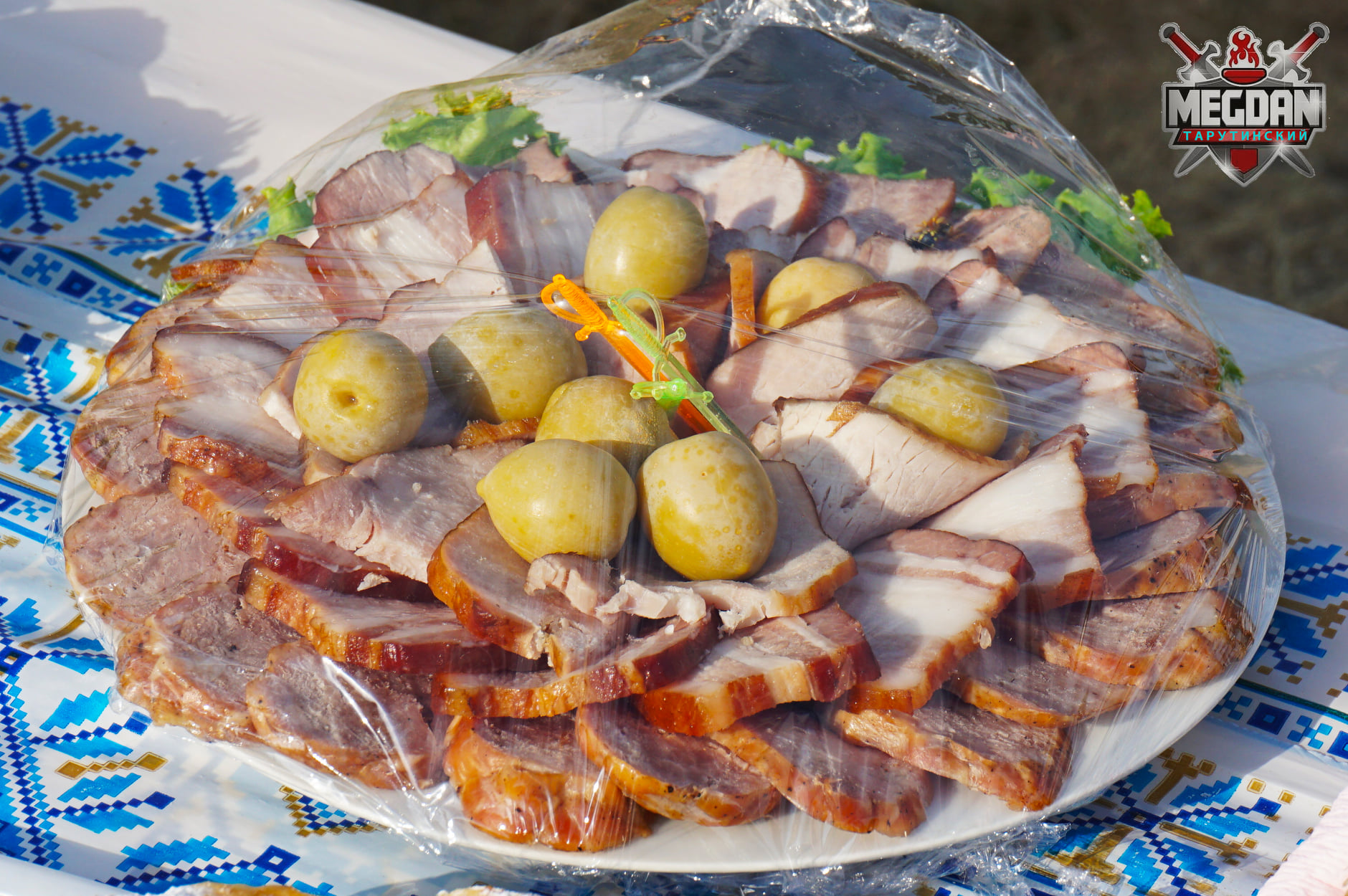 Самый длинный стол с бессарабскими блюдами: в Тарутино установлен национальный рекорд Украины