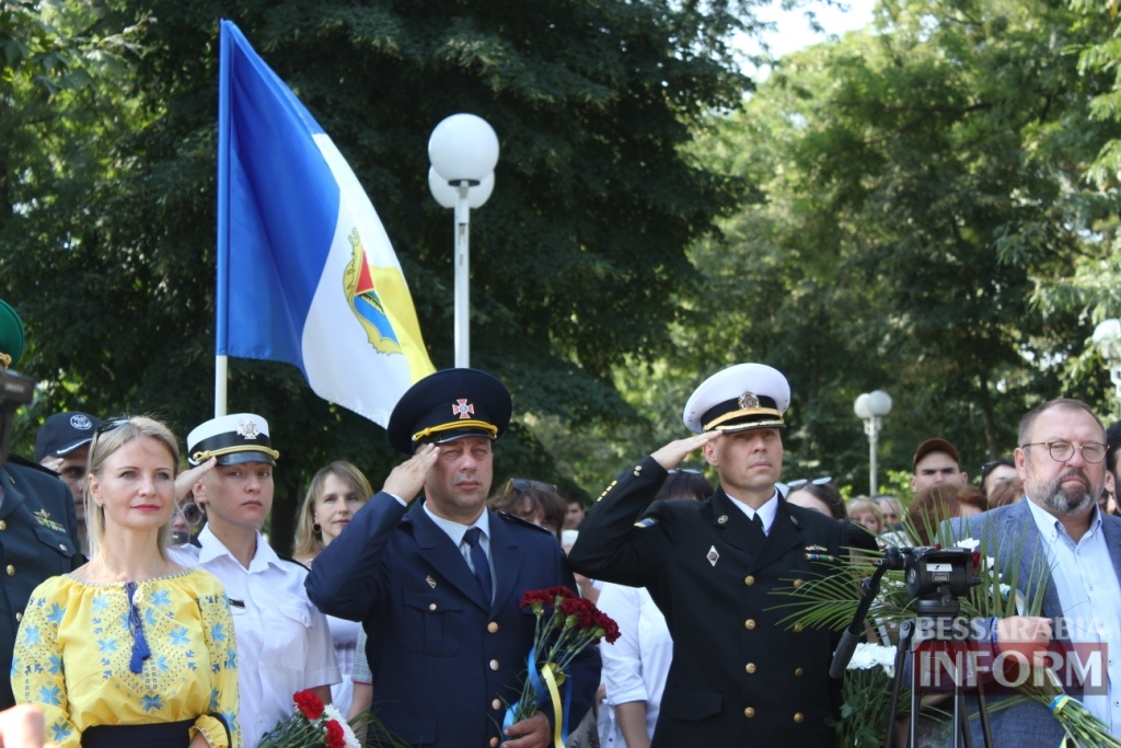 В Измаиле торжественно отметили День независимости Украины и пронесли огромный флаг